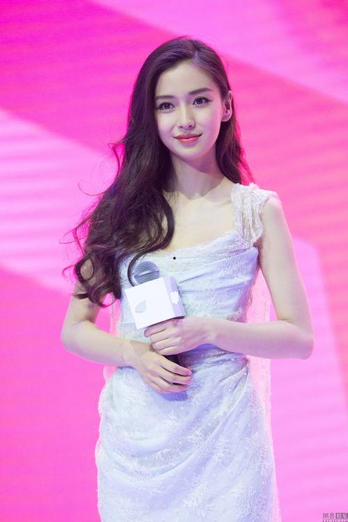 angelababy吃瓜新玩法,趣味互动引领潮流