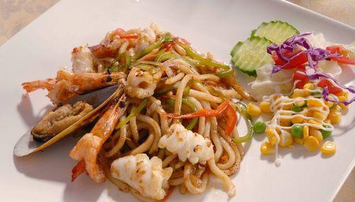 乌冬面吃瓜,探寻面食与娱乐的跨界融合